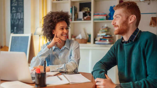 Psychology tricks to make people like you 